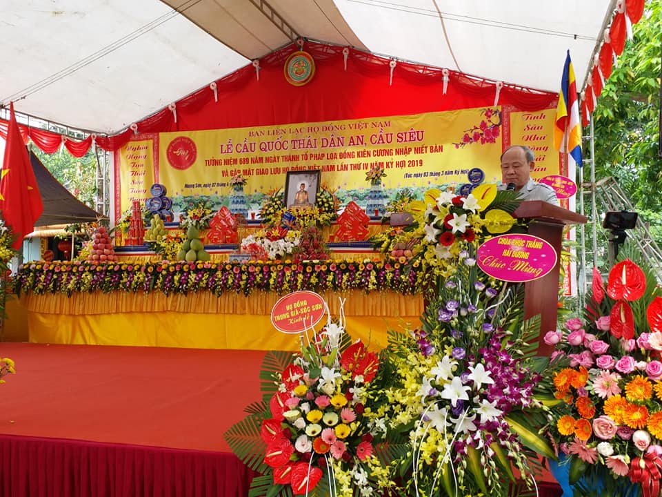 GS.TS.Trung tướng Đồng Minh Tại, Trưởng Ban liên lạc họ Đồng Việt Nam báo cáo hoạt động của họ Đồng tại Lễ cầu siêu năm 2019